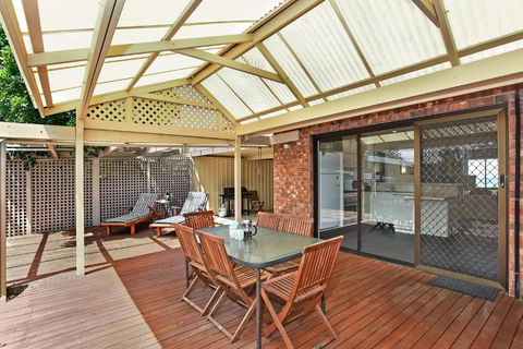 Right On The Beach At Moana - Queensland Tourism 3