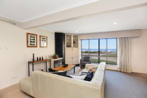 Right On The Beach At Moana - Queensland Tourism 0