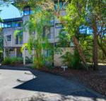 Surfside Beach House 17 Rainbow Shores Swimming pool 2 minute walk to beach air conditioning relax here - Queensland Tourism