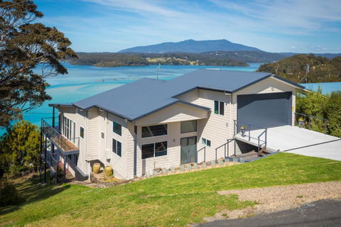 Hillcrest Views Of Wagonga - QLD Tourism 3