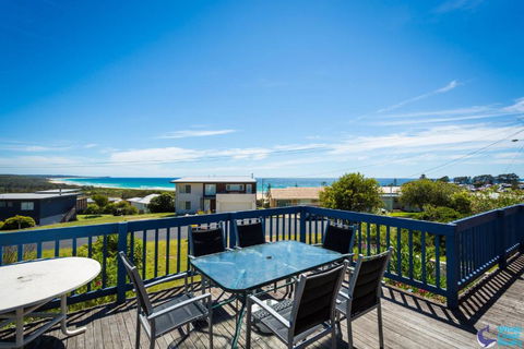 17 Dulling Street Beach House - QLD Tourism 6