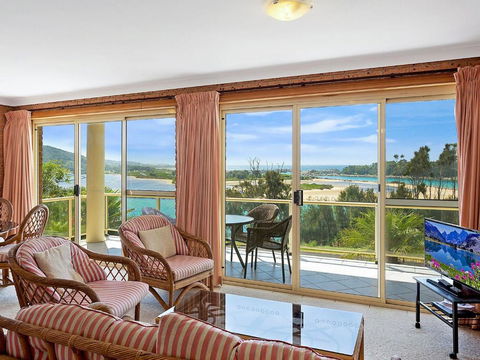 Grand Pacific 1 Unit 1 - QLD Tourism 1