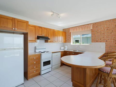 Grand Pacific 1 Unit 1 - QLD Tourism 4