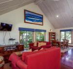 6 Ilmenite Avenue Coastal beach shack within walking distance to patrolled beach  CBD