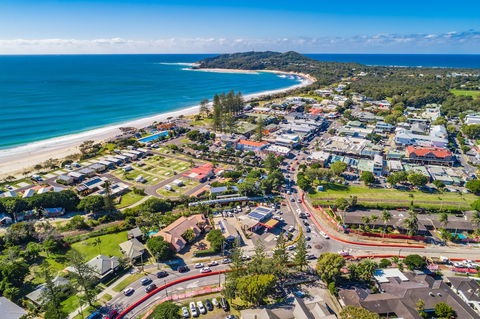 Bayside Court Apartments - Queensland Tourism 1