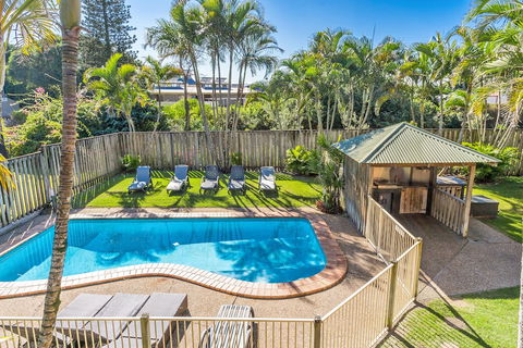 Bayside Court Apartments - Queensland Tourism 5