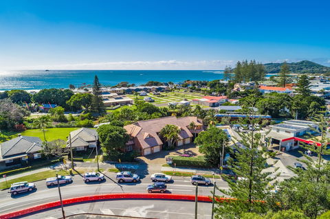 Bayside Court Apartments - Queensland Tourism 4