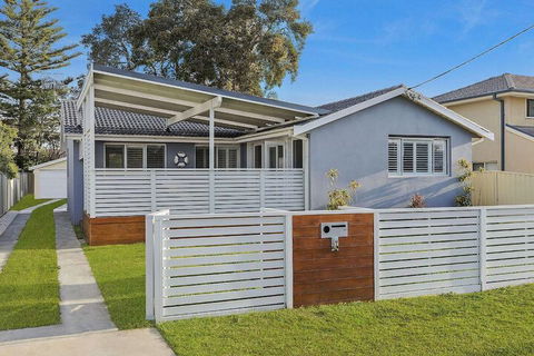 Blue Summer House - QLD Tourism 2