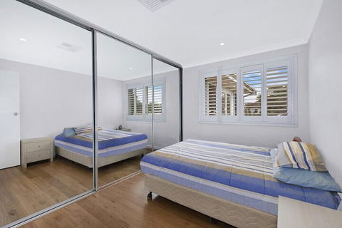 Blue Summer House - QLD Tourism 6