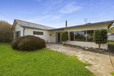 Windsong Pet Friendly Wifi & Close To Water - QLD Tourism 5