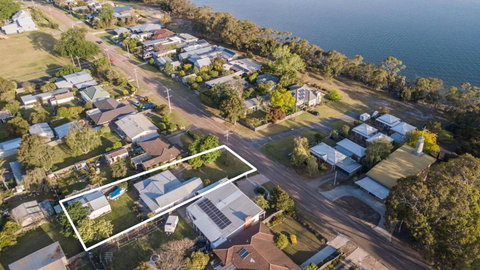 Windsong Pet Friendly Wifi & Close To Water - QLD Tourism 3