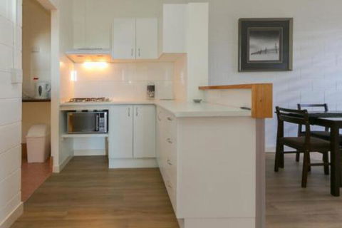 Blue Water Retreat Upstairs & Downstairs - Queensland Tourism 2