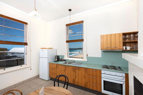 Seal Rocks Lighthouse Cottages - Queensland Tourism 5