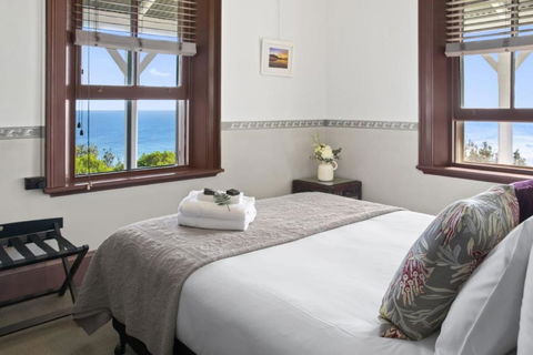 Seal Rocks Lighthouse Cottages - Queensland Tourism 6
