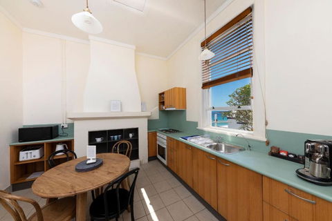 Seal Rocks Lighthouse Cottages - Queensland Tourism 7