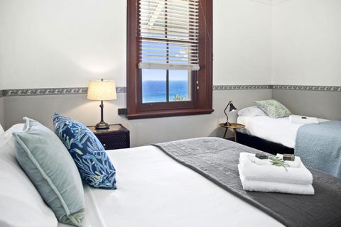 Seal Rocks Lighthouse Cottages - Queensland Tourism 3