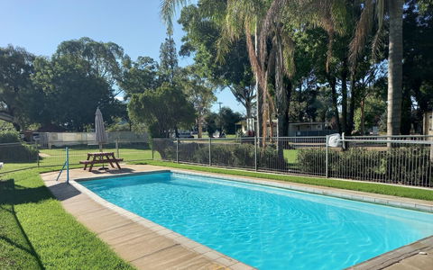 Young Tourist Park - QLD Tourism 1