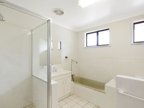 37 Mort Avenue - QLD Tourism 3