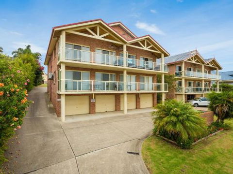 Grand Pacific 2 Unit 1 - QLD Tourism 1