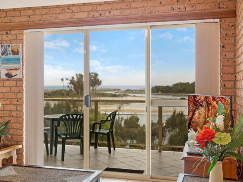 Grand Pacific 2 Unit 1 - QLD Tourism 3