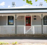 Red Door Cottage of Orange Heritage Home - QLD Tourism