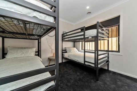 Brand New & Beautiful Rosebud Holiday Home - Queensland Tourism 4