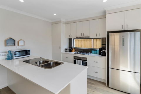 Brand New & Beautiful Rosebud Holiday Home - Queensland Tourism 2