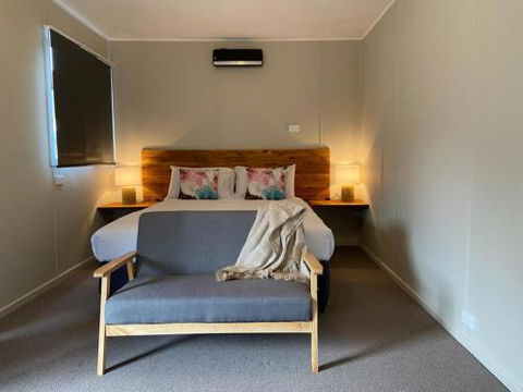 Railway Hotel Queenstown - QLD Tourism 3
