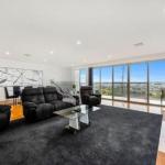 BENGALEE EXECUTIVE TOWNHOUSE MODERN & STYLISH - QLD Tourism 0