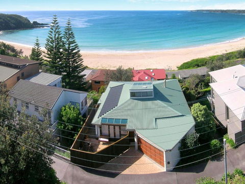 BEDARRA MOLLYMOOK BEACH - QLD Tourism 1