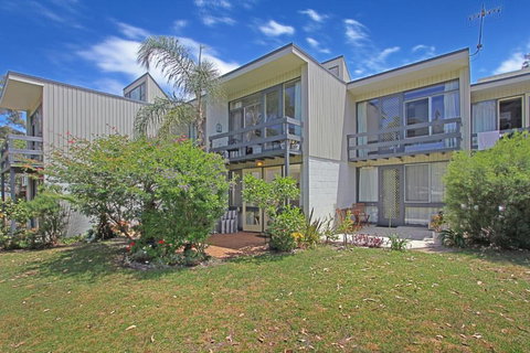 Mitchell Parade 3 / 11 13 - QLD Tourism 3