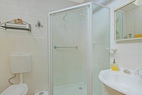 Mitchell Parade 3 / 11 13 - QLD Tourism 7