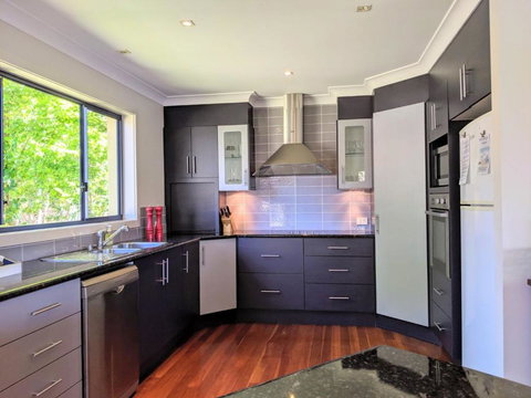 Sails On Bannister At Mollymook - QLD Tourism 2