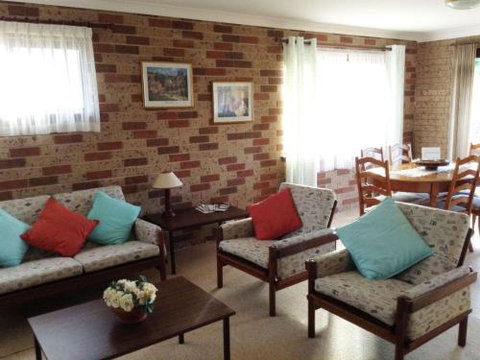 Seascape At Mollymook - QLD Tourism 1