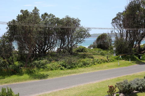 The Crescent Pet Friendly 1 Min To Beach - QLD Tourism 5