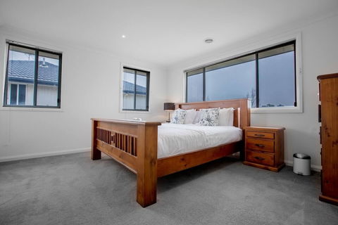 Superb Luxe 5BR House@point Cook Near Lake - Queensland Tourism 3