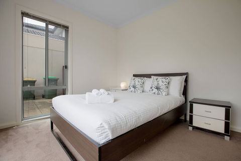 Superb Luxe 5BR House@point Cook Near Lake - Queensland Tourism 4