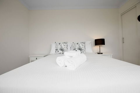 Superb Luxe 5BR House@point Cook Near Lake - Queensland Tourism 6