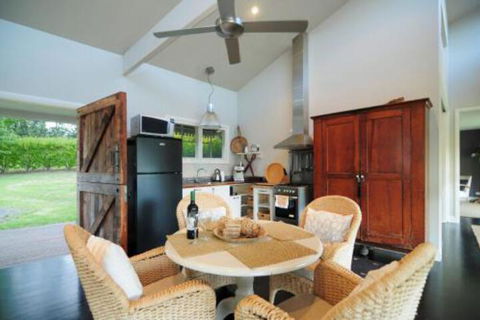 Willabrook Retreat Mojo Cottage Romantic Escape! - Queensland Tourism 4