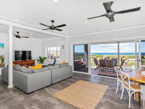 Mitchell Parade 78 - QLD Tourism 4