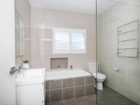 Mitchell Parade 78 - QLD Tourism 2