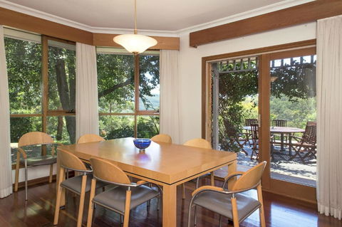 Taliesin Beautiful 4 Bedroom Home With Amazing Views! - Queensland Tourism 3