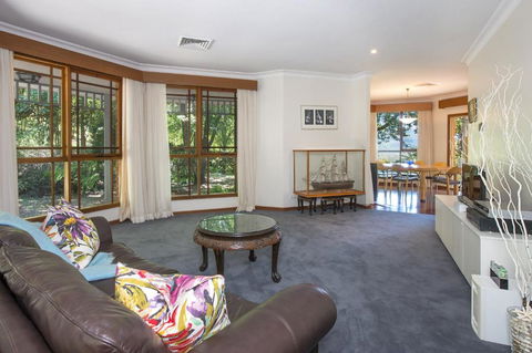 Taliesin Beautiful 4 Bedroom Home With Amazing Views! - Queensland Tourism 2