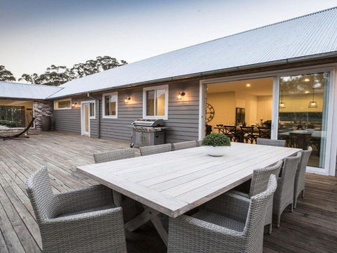 Amaroo Modern Luxurious & Chic - Queensland Tourism 6