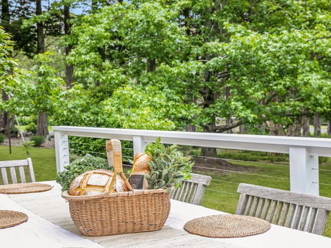 Canary Cottage Fresh Clean Simple & Comfortable - Queensland Tourism 1