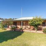 Cudgee Quaint Cottage With Separate Cabin - QLD Tourism 0