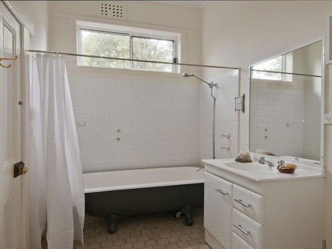 Hollyoak Cottage Delightful Ducks & Doileys! - Queensland Tourism 2