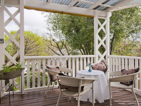 Hollyoak Cottage Delightful Ducks & Doileys! - Queensland Tourism 3