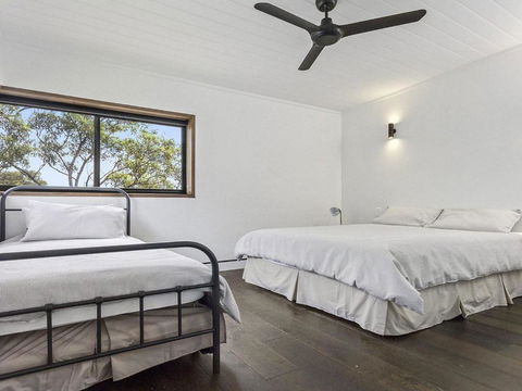 Horizons At Currarong Architecturally Designed Beach House - QLD Tourism 6