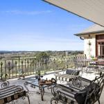 Kilburn Views As Far As The Eyes Can See - Queensland Tourism 0